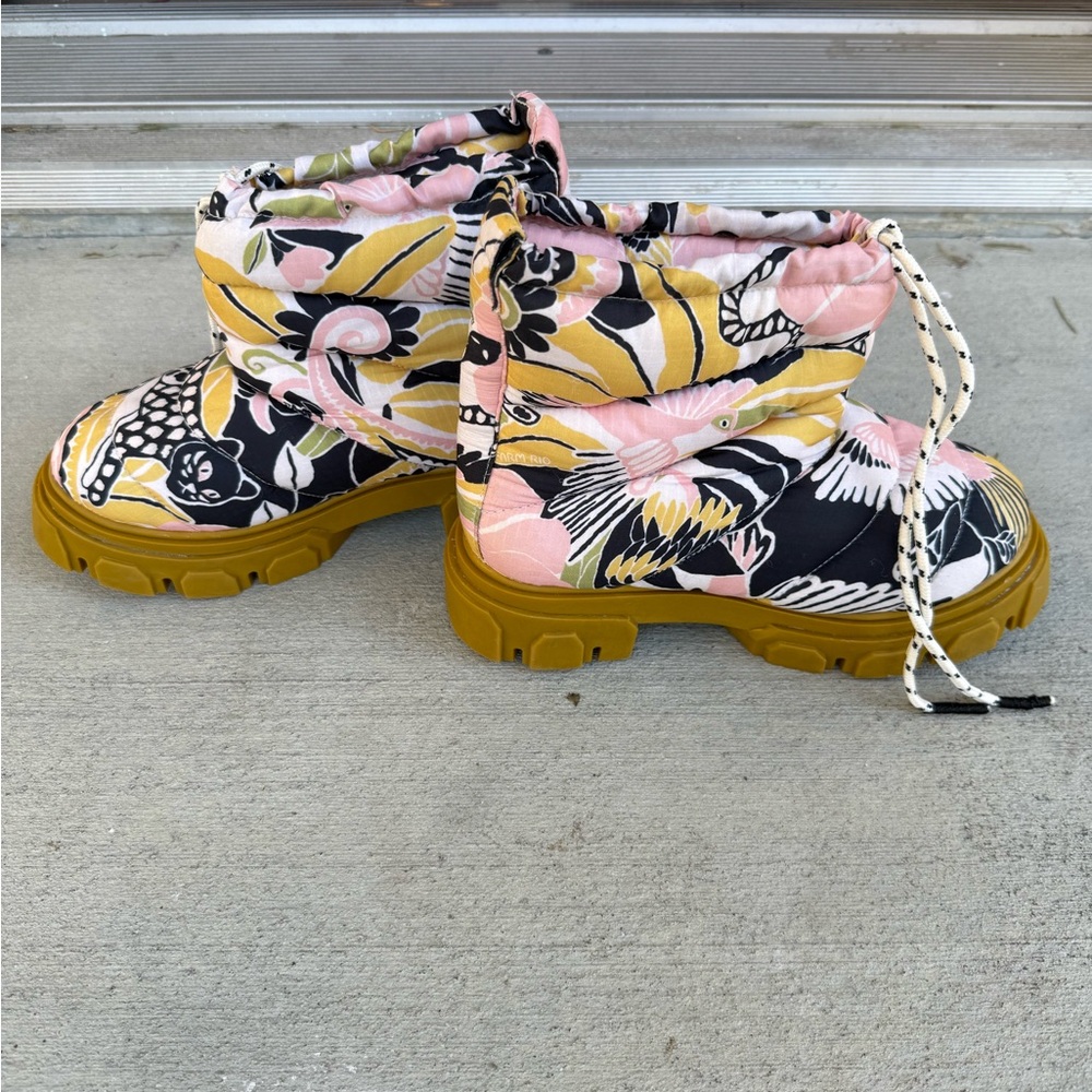 FARM RIO vintage sand puffer boot size 6.5 REPOSH